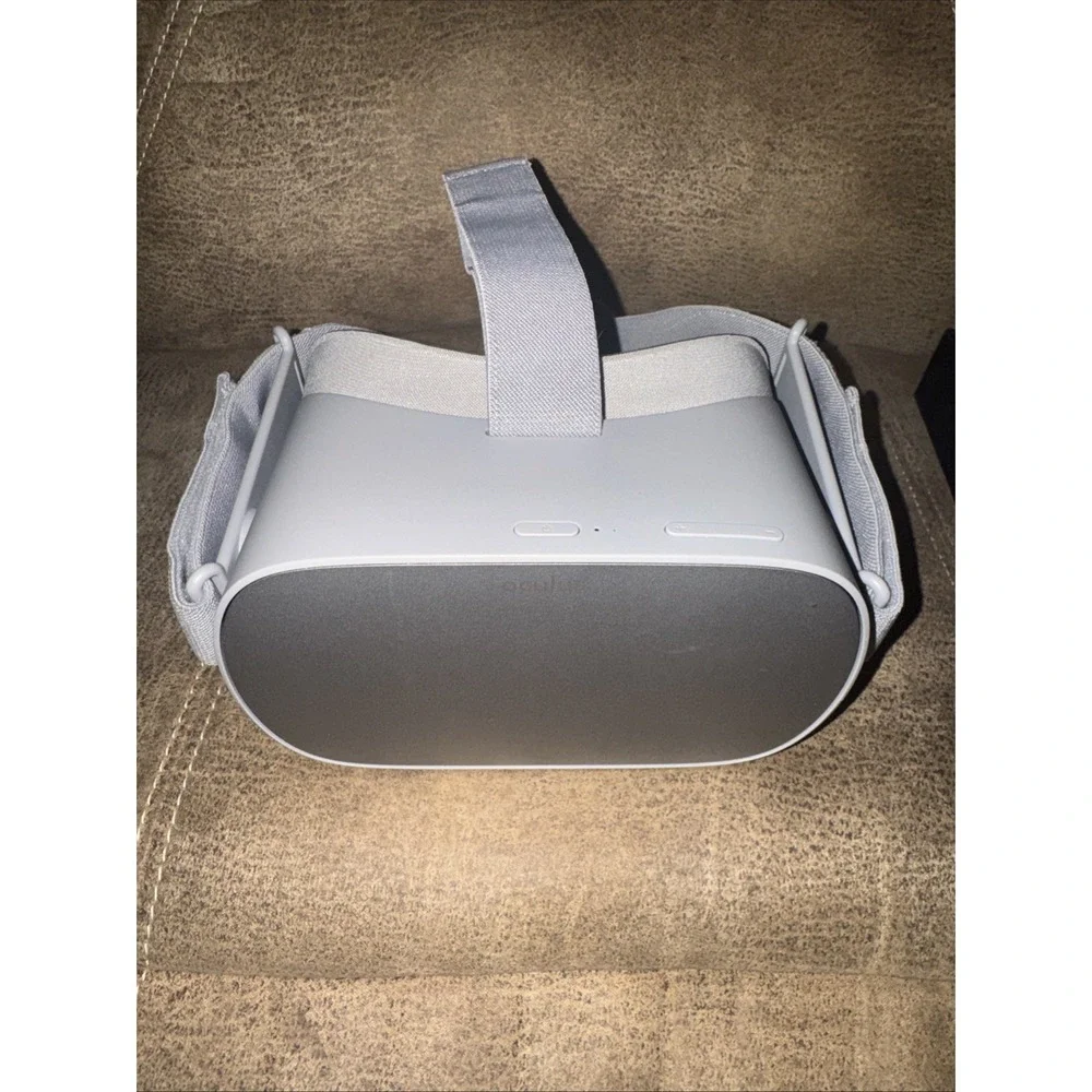 Oculus Go All-In-One VR Headset W/ Controller & Accessories Bundle Working Used